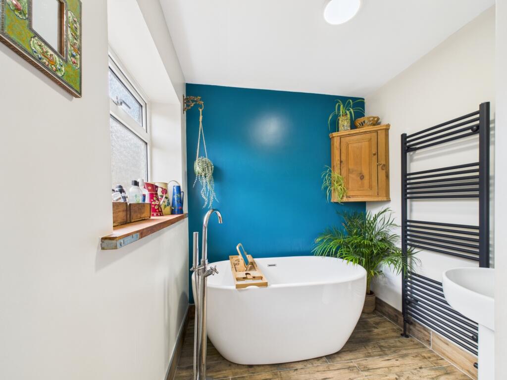 CAM02093G0-PR0053-STILL029