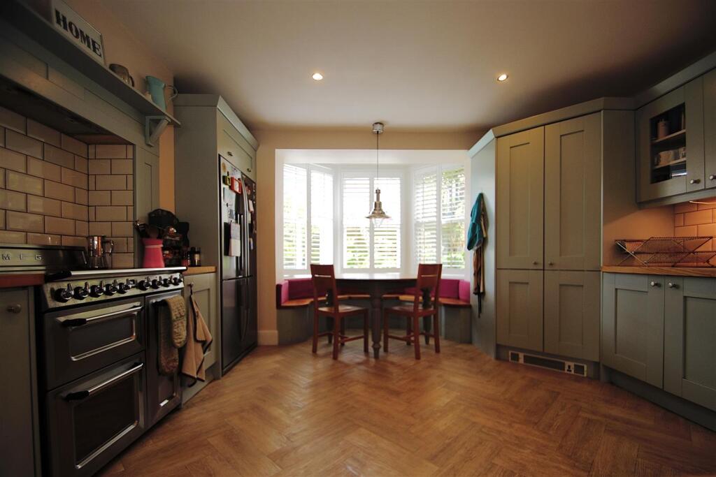 Kitchen 2.jpg