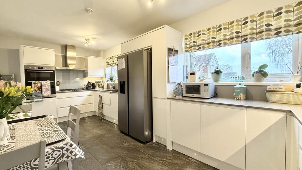 Kitchen/breakfast...
