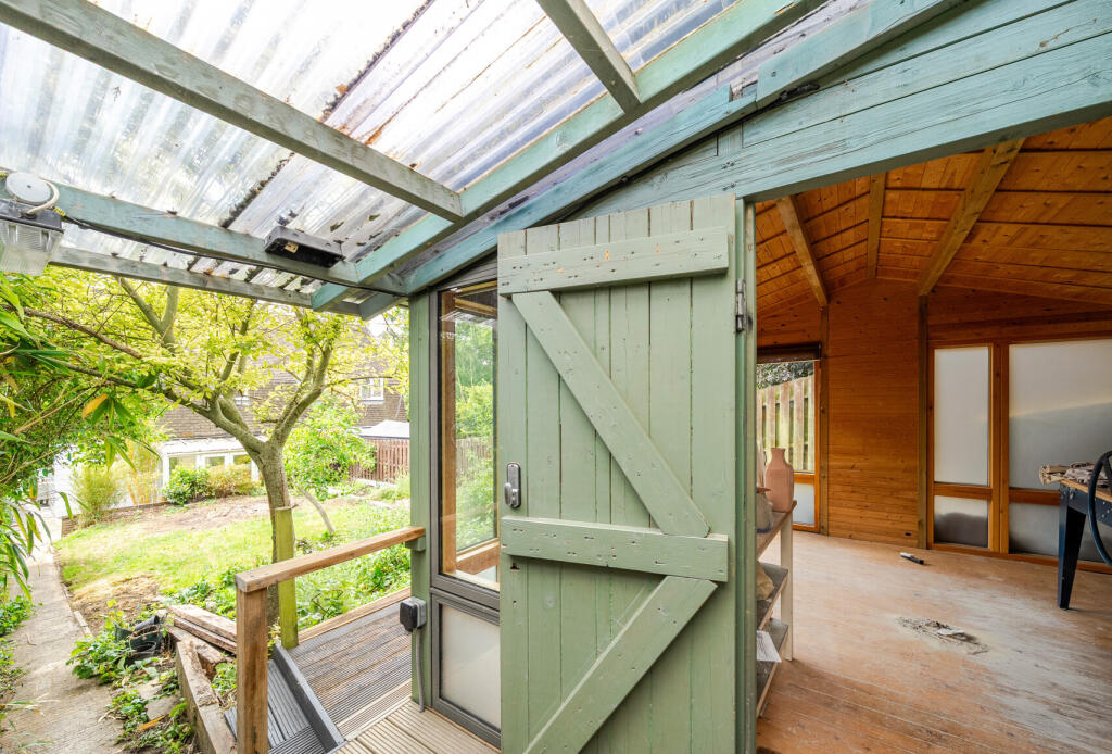 1299337-7-685962c...