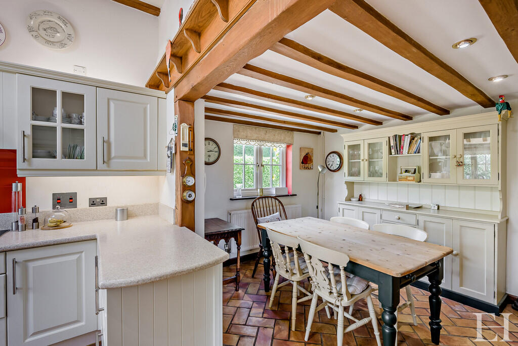 8647829-interiorW...