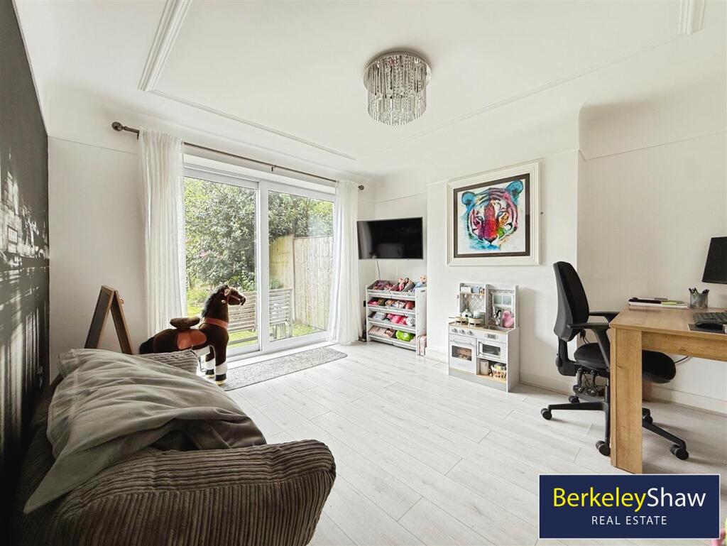 ba9048e3--4AE2-945D-6BB8F122C820-41112-000005E2476