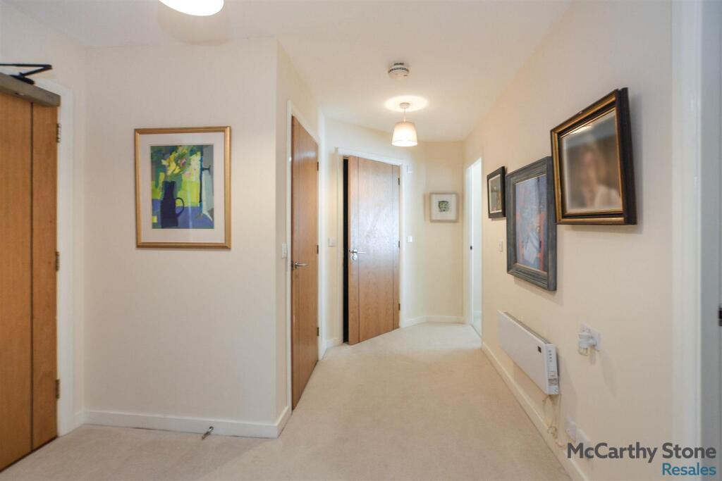 Hallway.jpg
