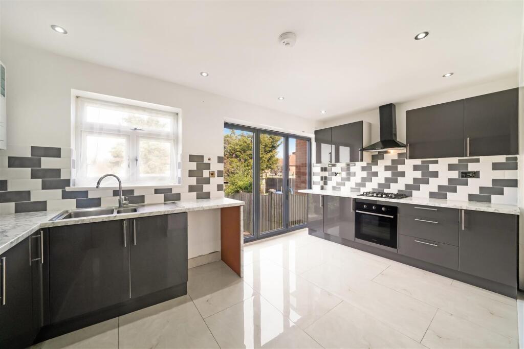 34 Whitton Avenue East - wJ8y1BxYAvKAnf0PFq1o.jpg