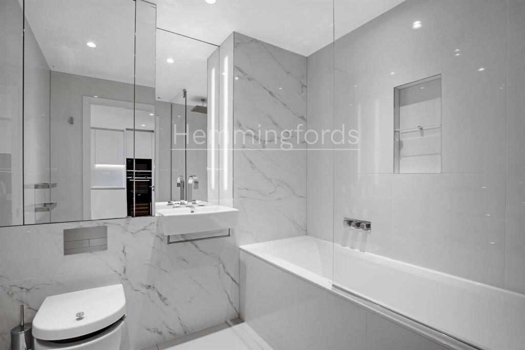 15-eb2b83219-HMF-JJ-Hampton Tower-15-medium.jpg