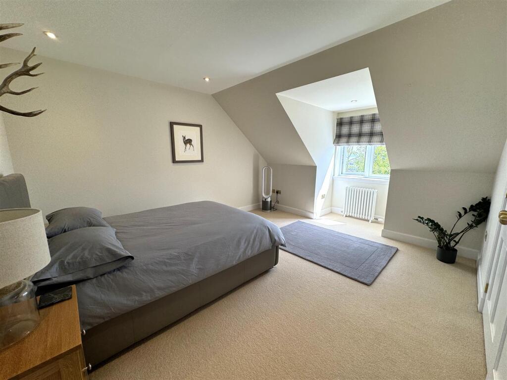 BEDROOM 1.JPG