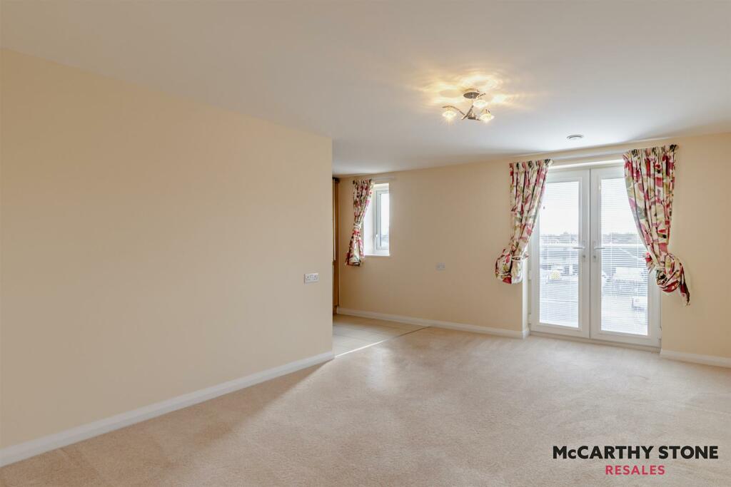 8589351-interior04-800.jpg