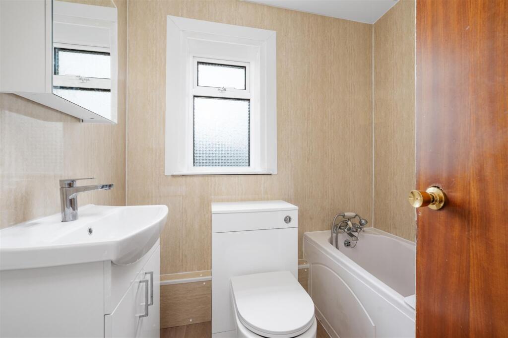 25 Springhill Brae 012.jpg