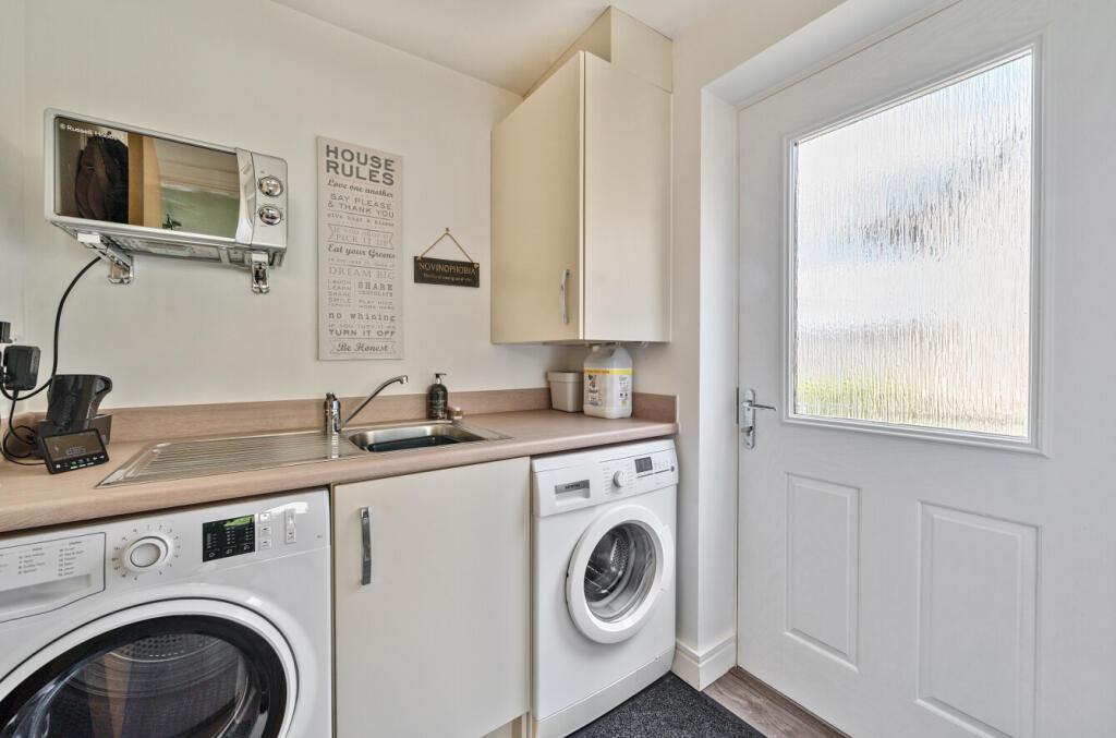 1300724-12-683db0...