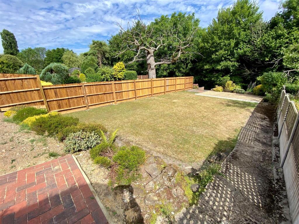 garden lawn area.jpg