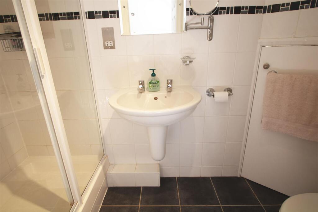 ENSUITE2.jpg