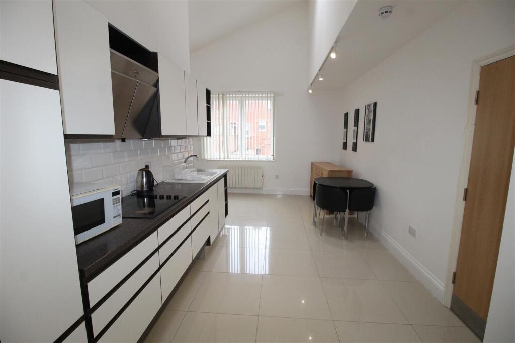 Duckworth Buildings, flat 4, kitchen (2).JPG