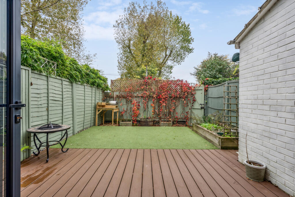 Staveley Gardens