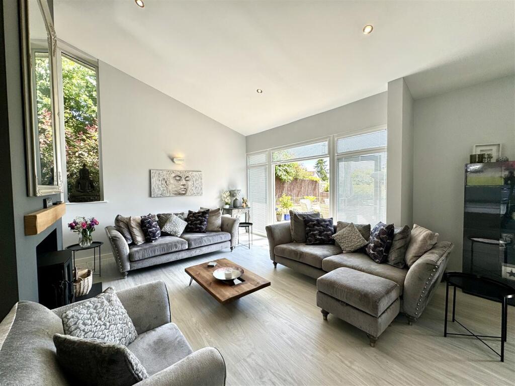 SUNKEN FAMILY/LIVING ROOM