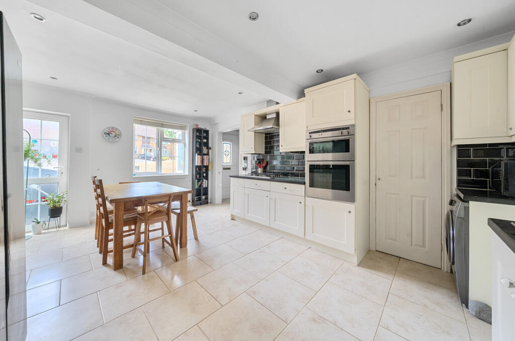 1342740-4-68a6e4b...