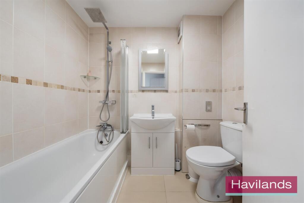 Adamsrill Close-4.jpg