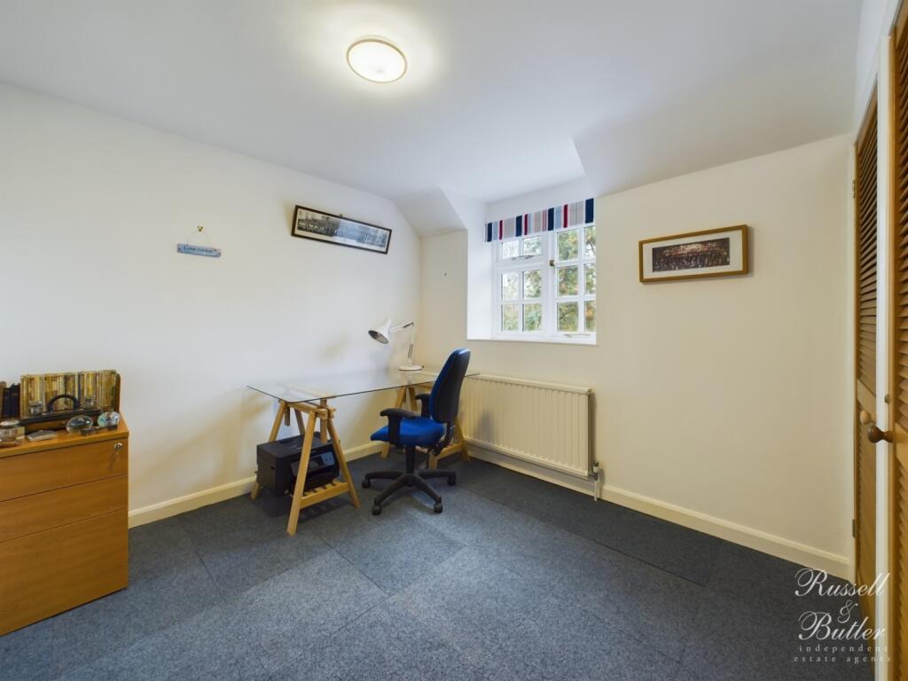 CAM02127G0-PR0228-STILL027