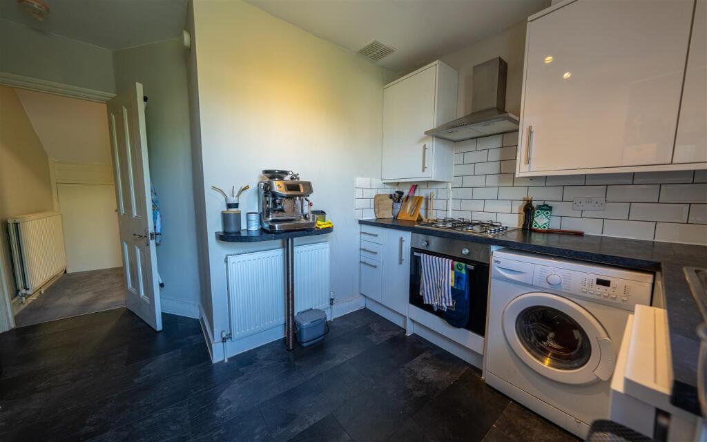MBL Flat kitchen-2.jpg