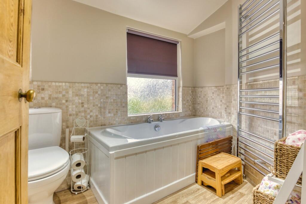 Ewemove Taunton Greenway Av (17)