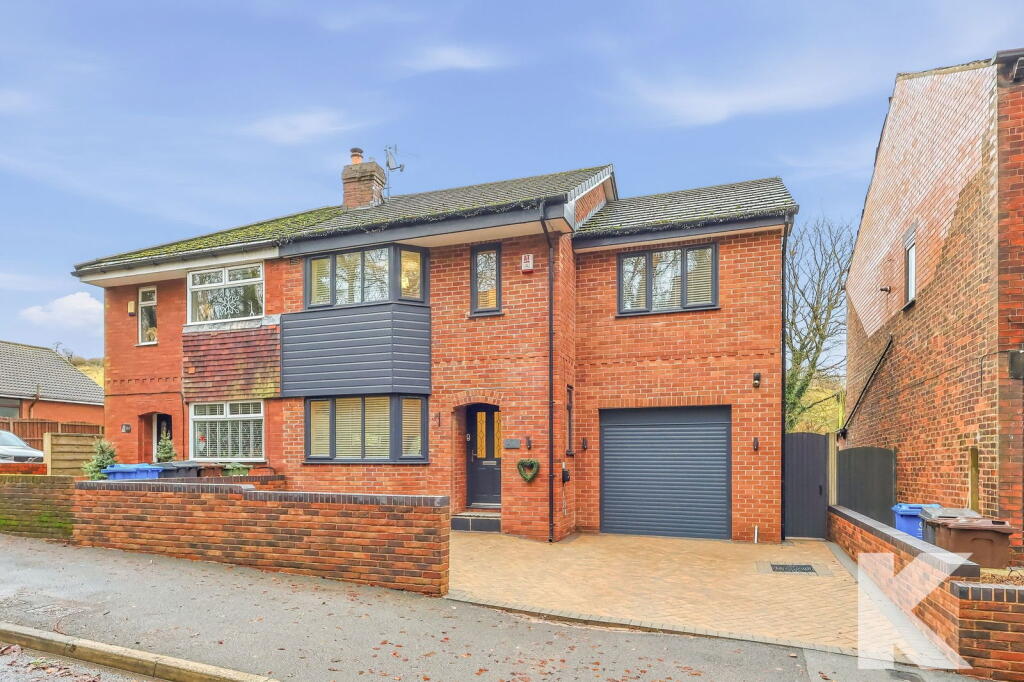 582 Rochdale Road, Royton OL2 6SH