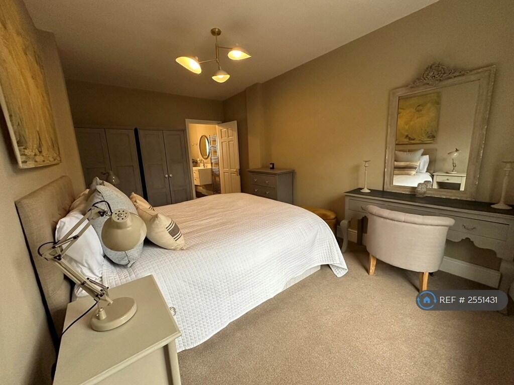 London Cottage Bed 1