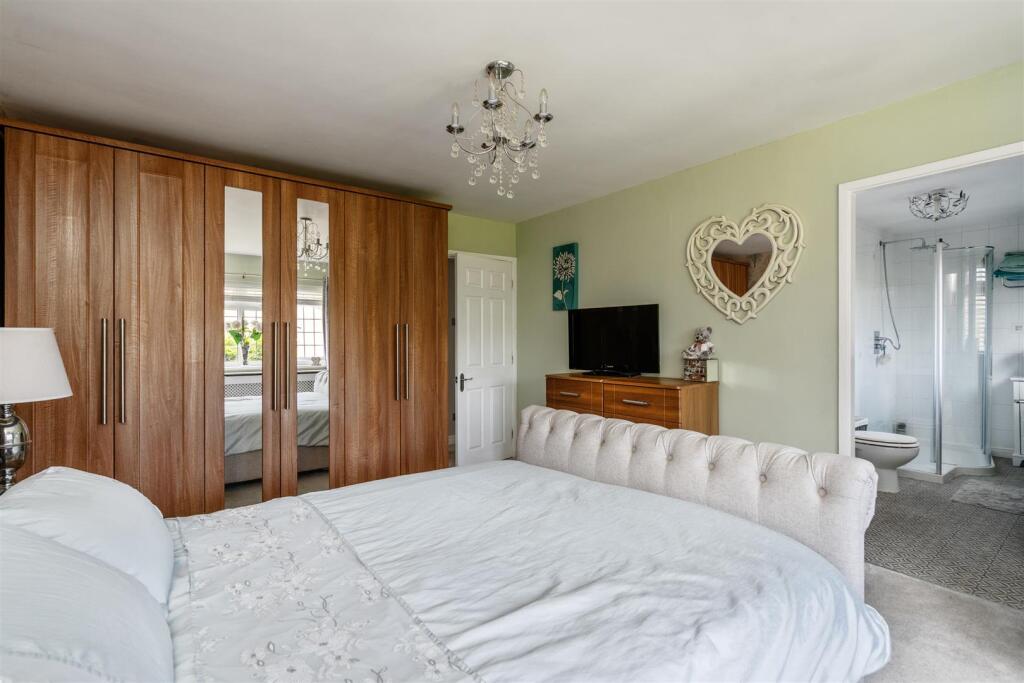 31 Rawthorn Drive_2.jpg