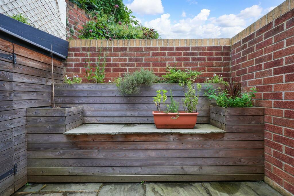 48 Brighton Crescent 13.jpg