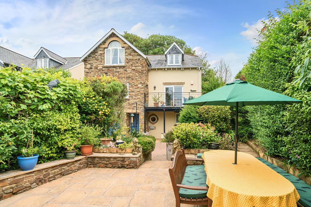 1301851-32-684c0c7794156