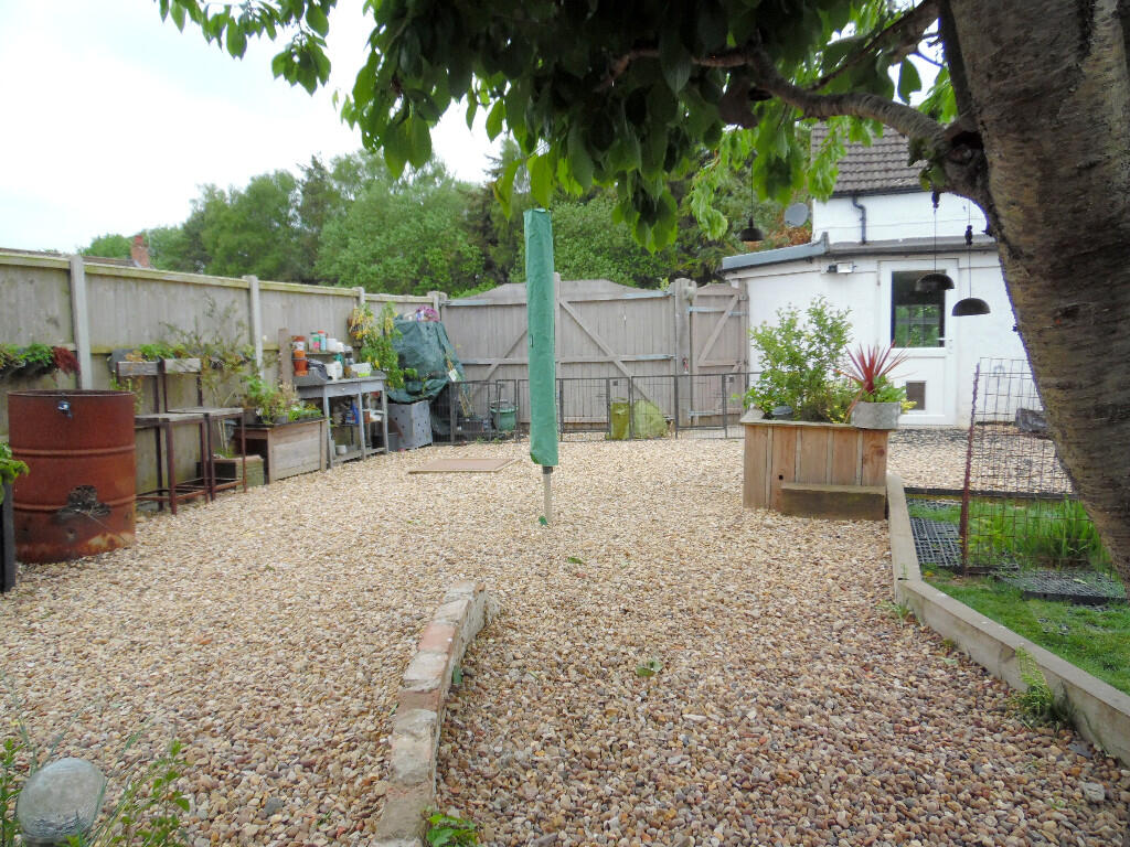 DRIVEWAY/REAR GARDEN
