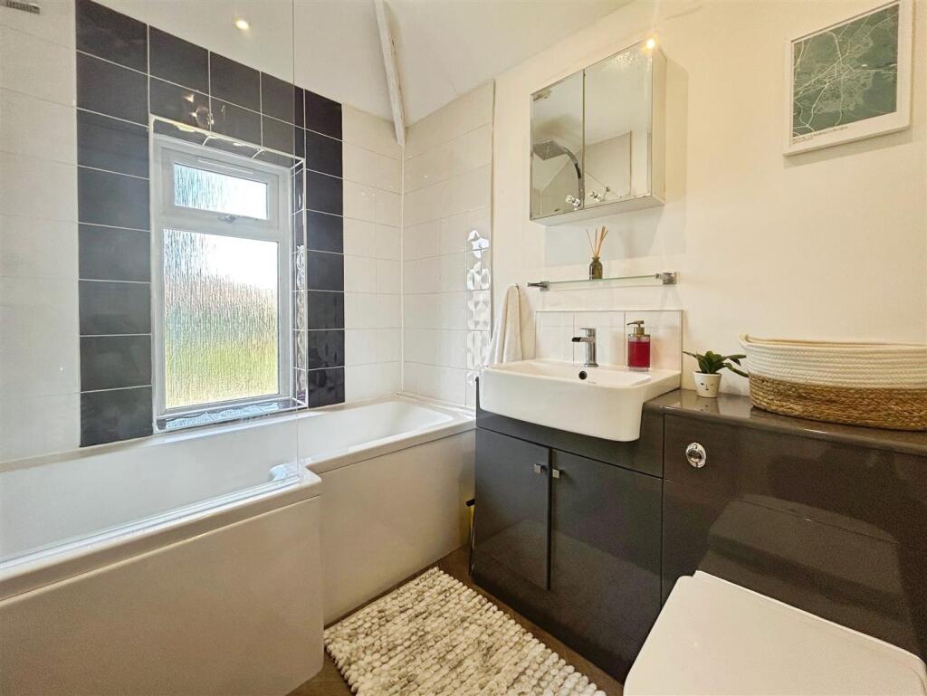 8f293b6c--44C4-BE7F-607F925D53BB-26249-000017252C0