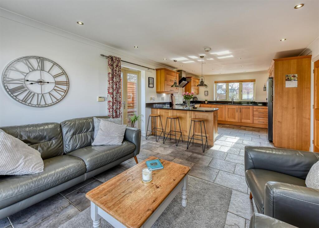 32 Post Office Road-kitchen4.jpg