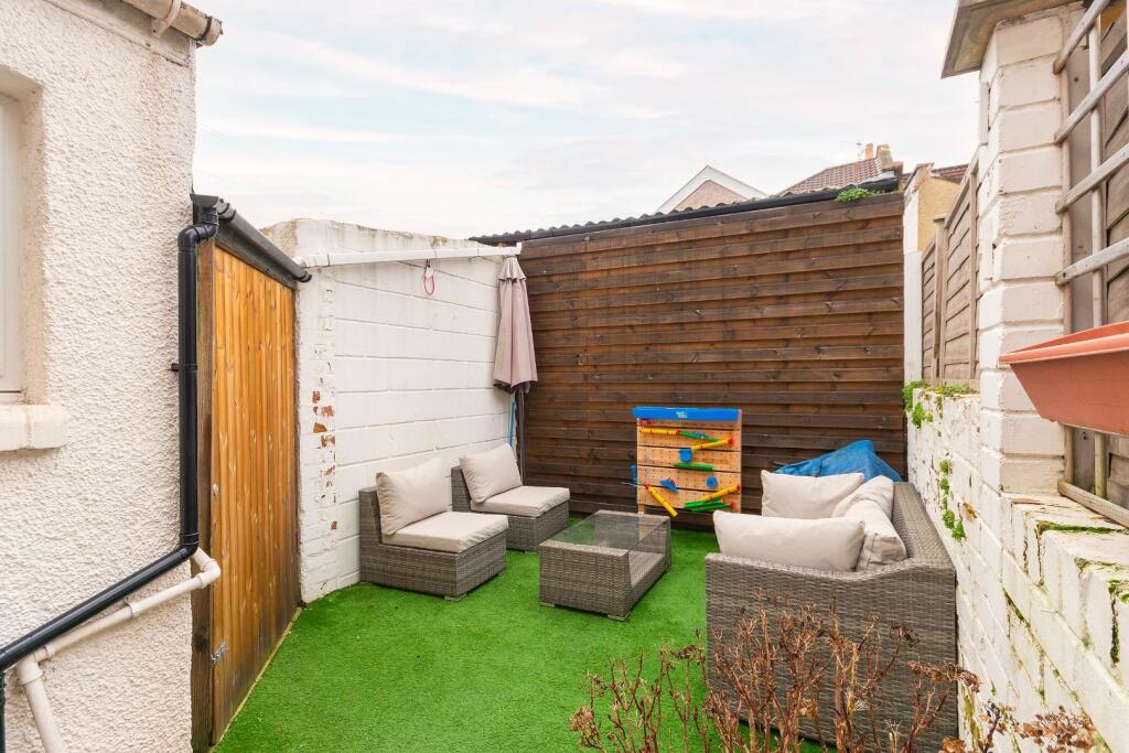 1A1R6BR - External F.jpg