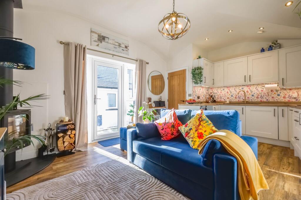 KITCHEN / LIVING AREA