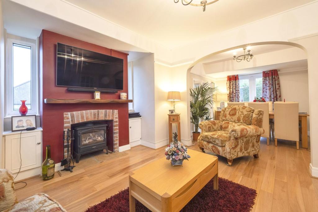 Lounge/Dining Room