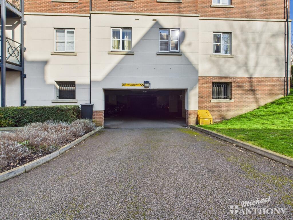 CAM03852G0-PR0209-STILL016