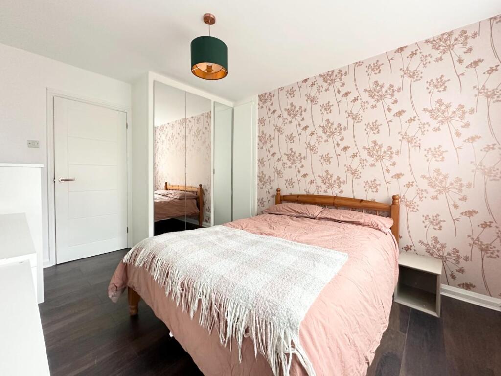 Bedroom1.jpg