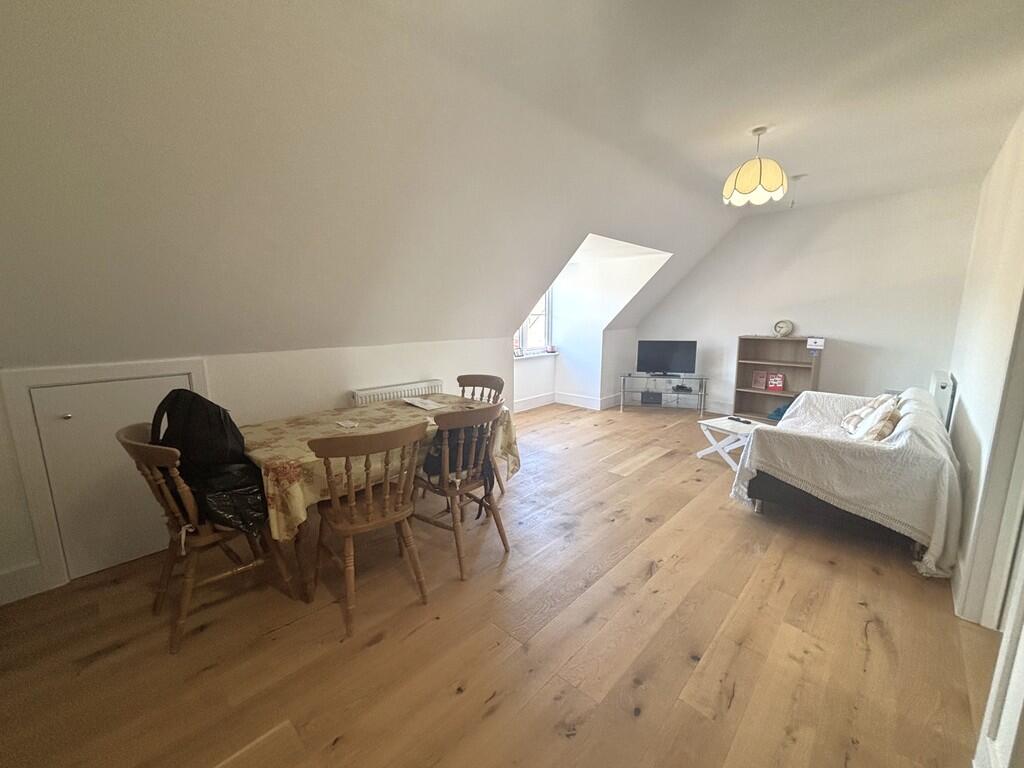 Living/dining are...