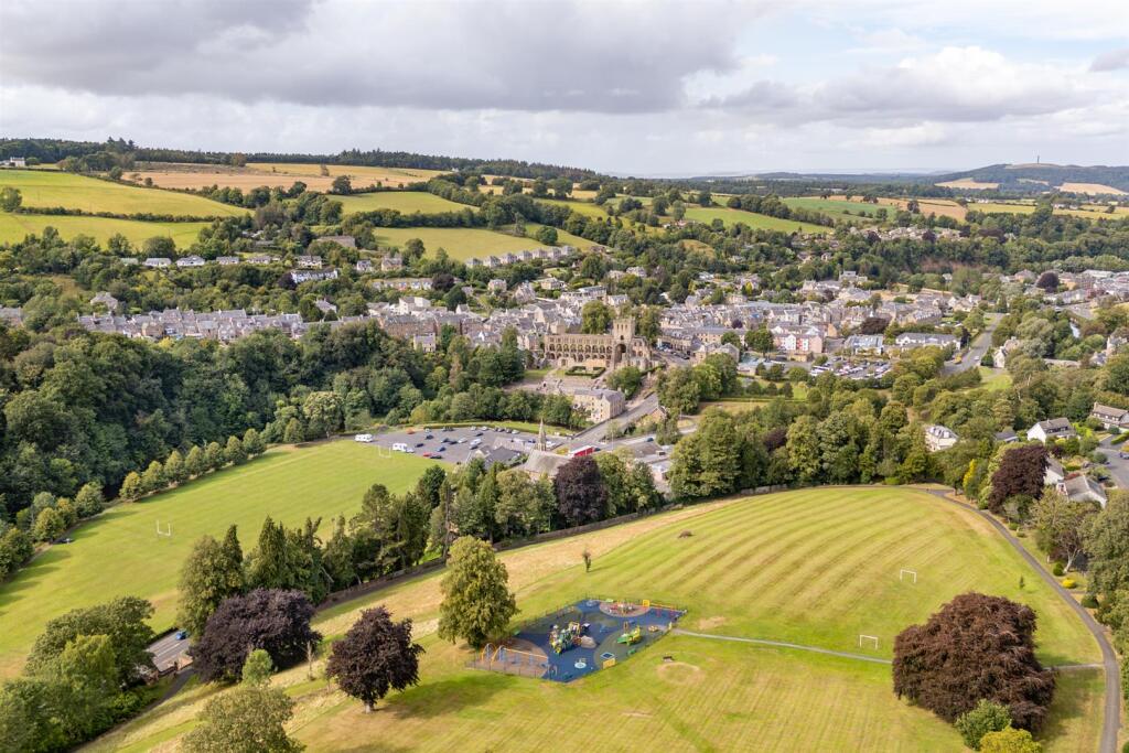 63 Howden_Road-20.jpg