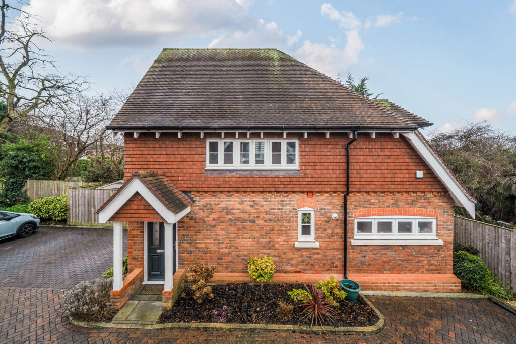 1395902-3-695f806...