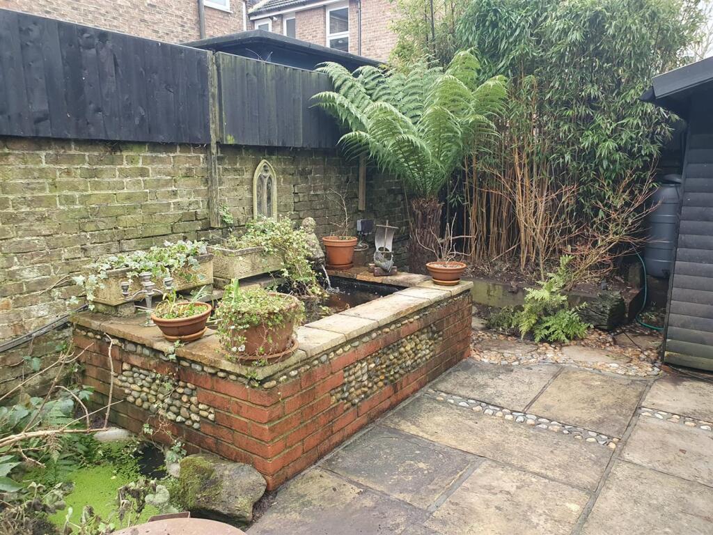 3 Harr gdn pond.jpg