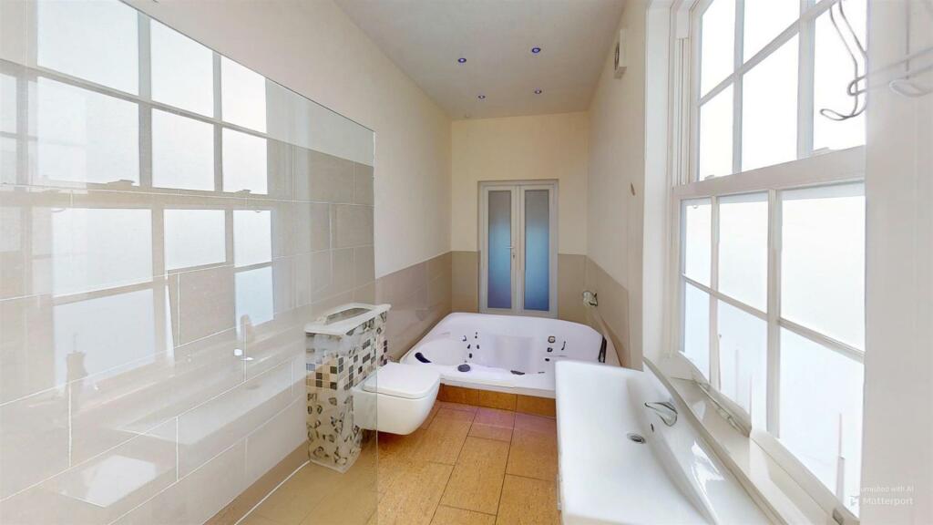 1-Badby-Road-West-Daventry--Bathroom 8.jpg