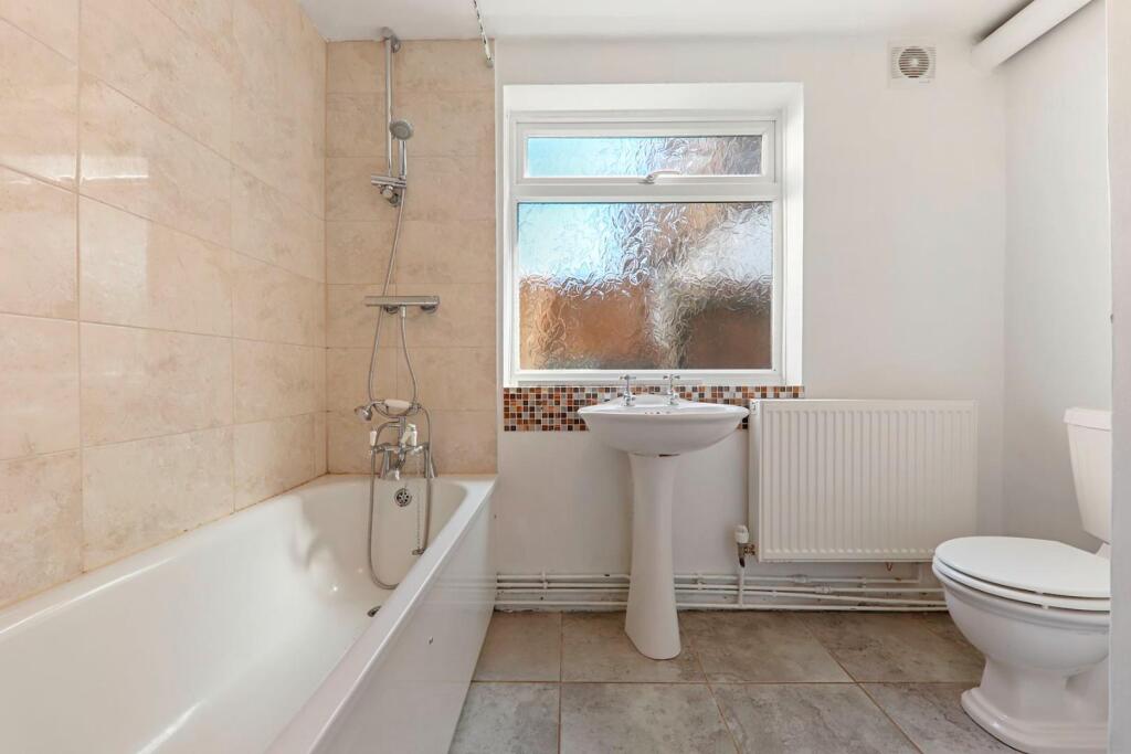 07-7a18JHPropWpen - 5 Provincial Terrace - 21-medi