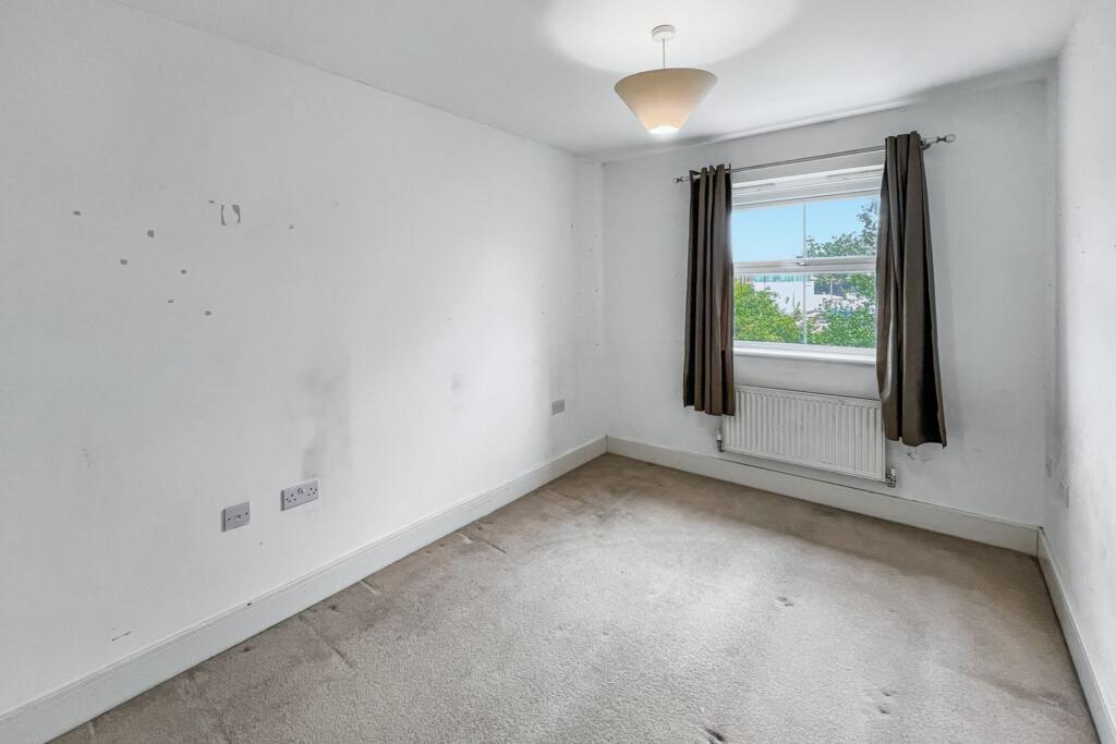 40 Reynolds Avenue, Redhill, Surrey, RH1 1TJ