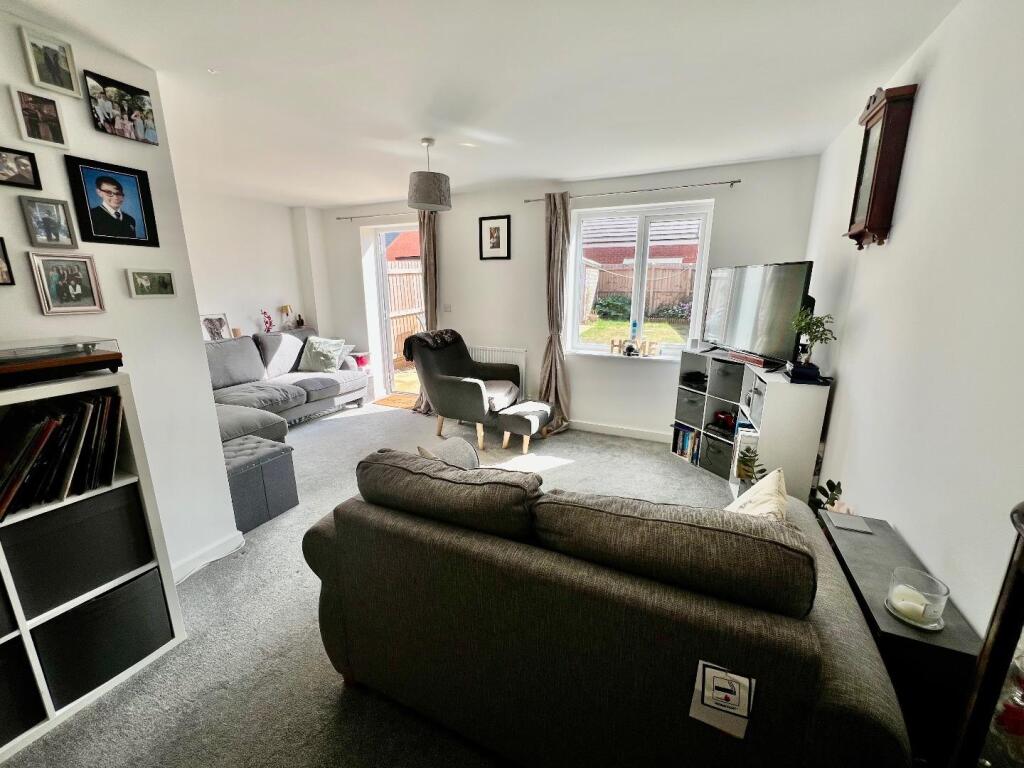 Lounge/Dining Room