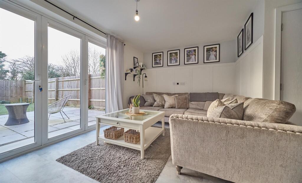 OPEN PLAN LIVING DINNG KITCHEN