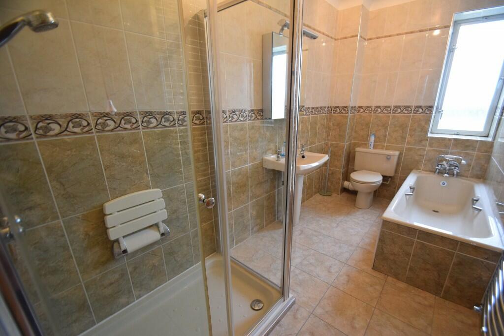 Bedroom 2 ensuite