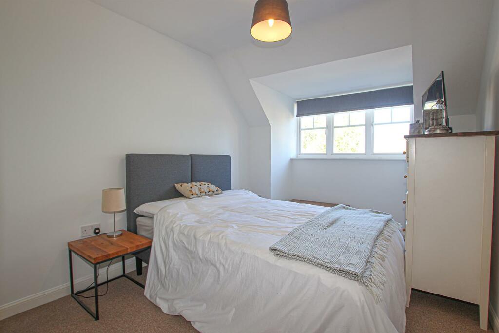 IMG_8499 DBL BED.jpg