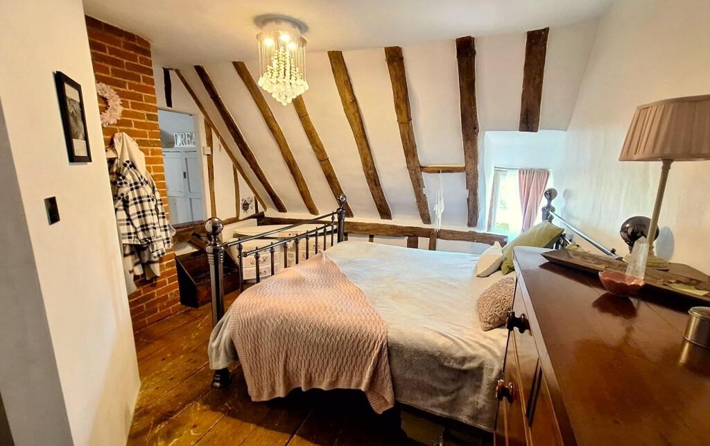 Bed 1.jpg
