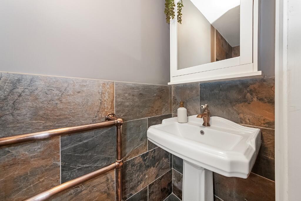 Wash hand basin