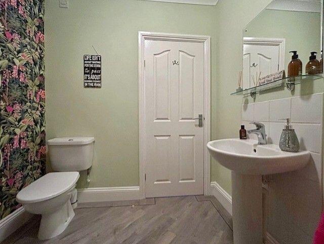 Cloakroom/Wc